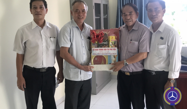 Lãnh đạo sở GTVT tỉnh Phú Yên đến thăm và tặng quà TT GDNN GS Cao Nguyên.